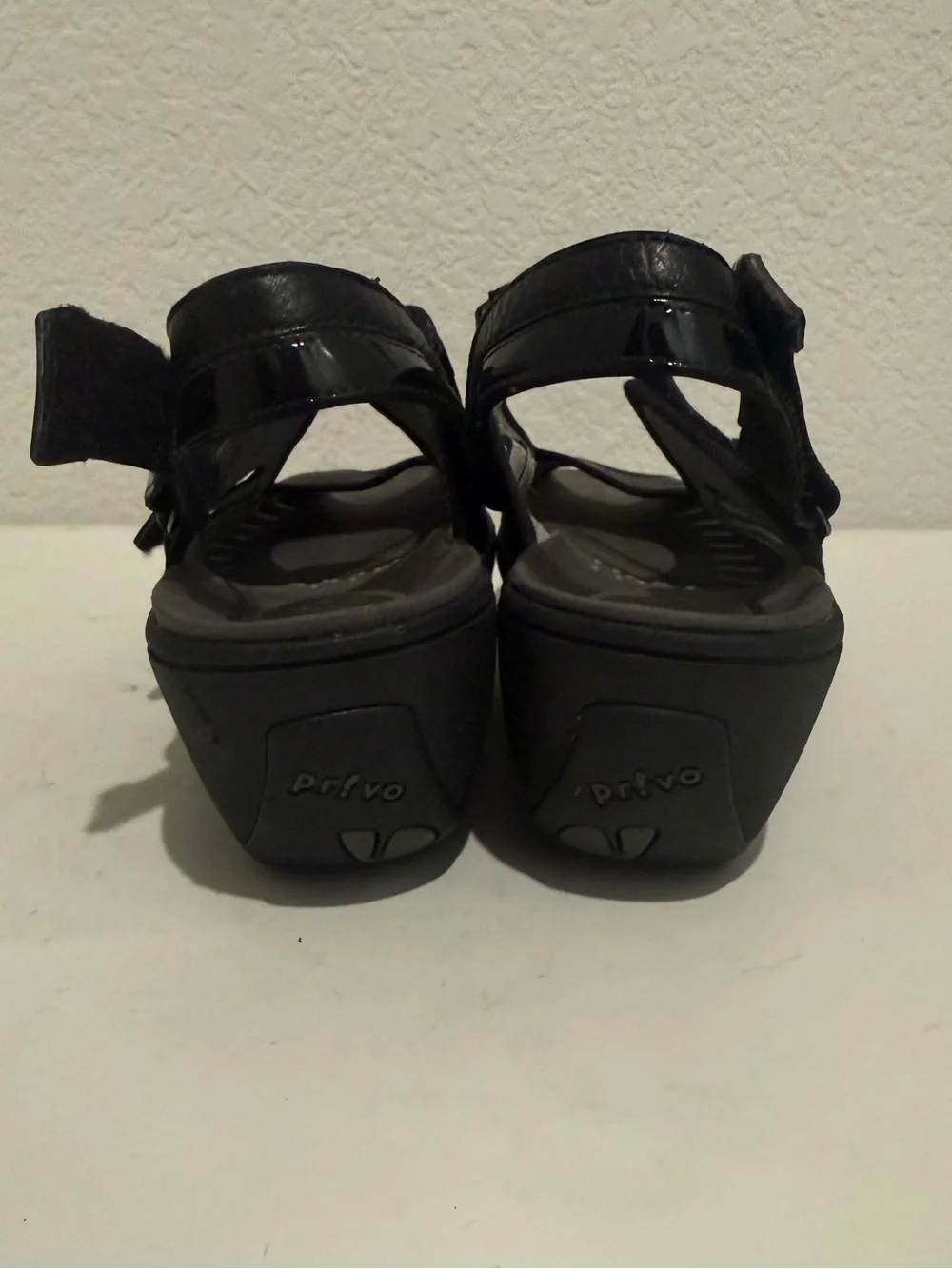 Privo by Clarks cracking sandal